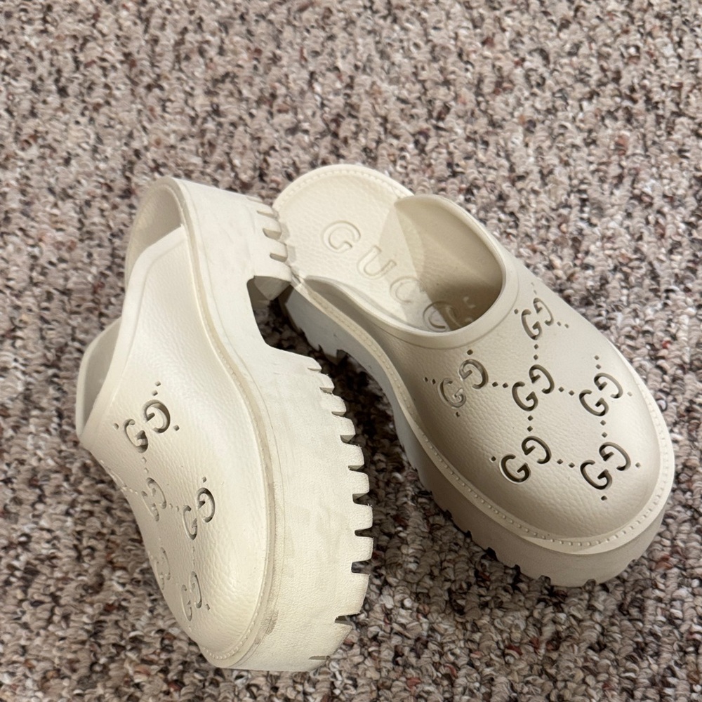 Authentic Gucci Off-White Women's Mules with Logo Design